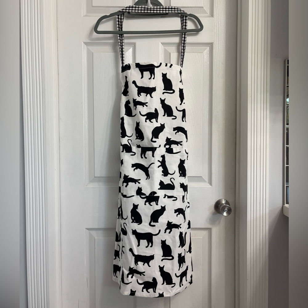 Design Imports Black and White Cat Print Apron One Size